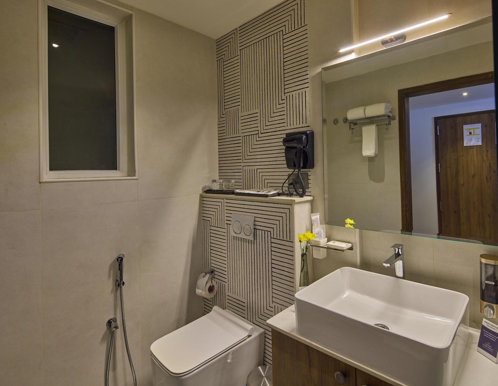 Grand Continent Hebbal A Sarovar Portico Affiliate Hotel Bangalore Exterior photo